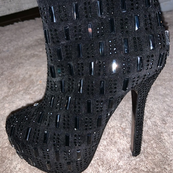 Boots - Picture 2 of 5